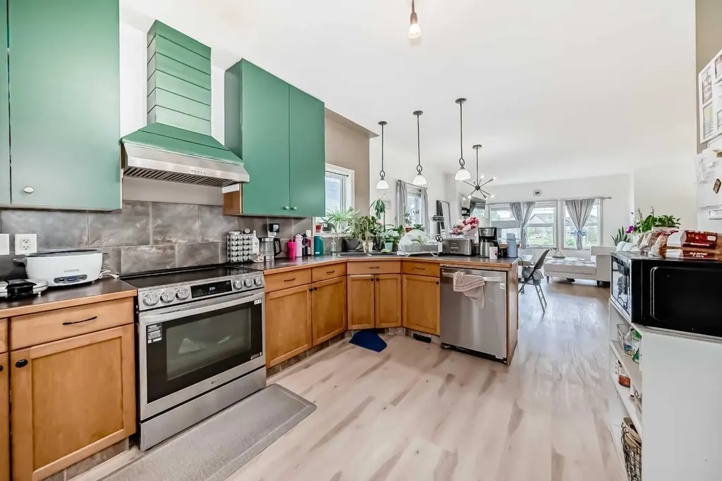 19 Charles Avenue Red Deer AB T4P 0L8