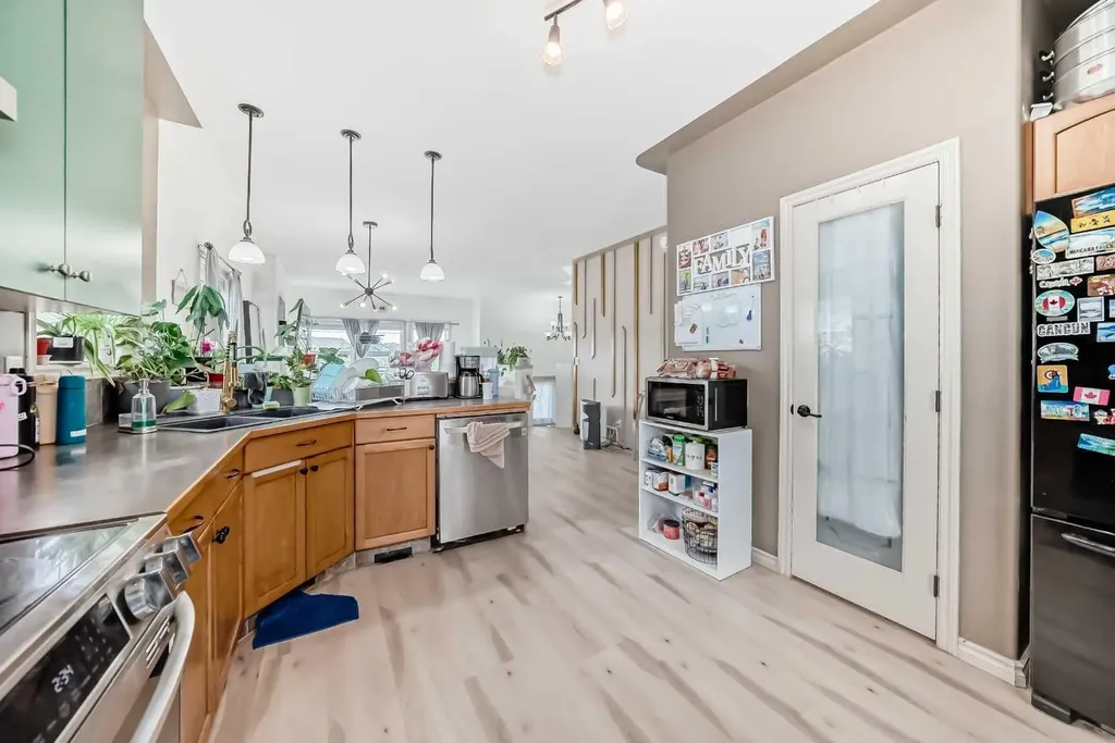 19 Charles Avenue Red Deer AB T4P 0L8