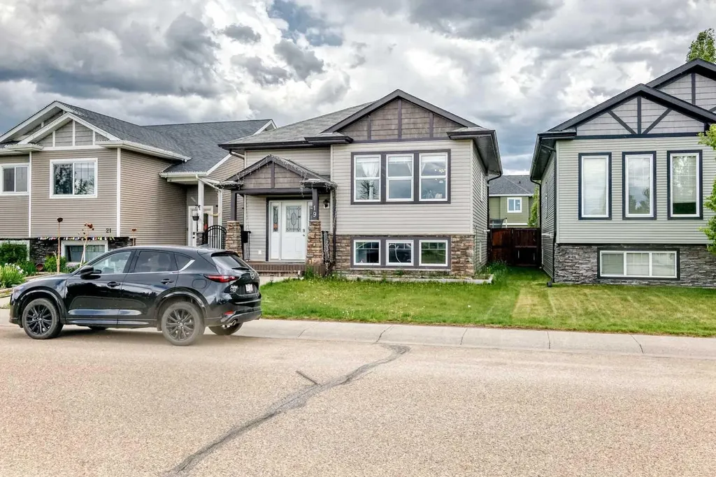 19 Charles Avenue Red Deer AB T4P 0L8