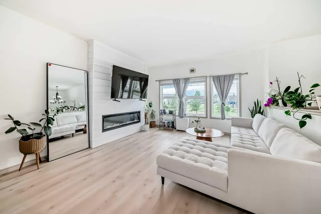 19 Charles Avenue Red Deer AB T4P 0L8
