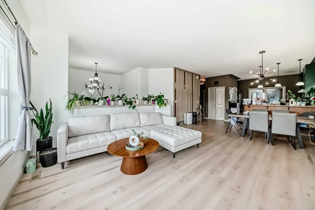 19 Charles Avenue Red Deer AB T4P 0L8