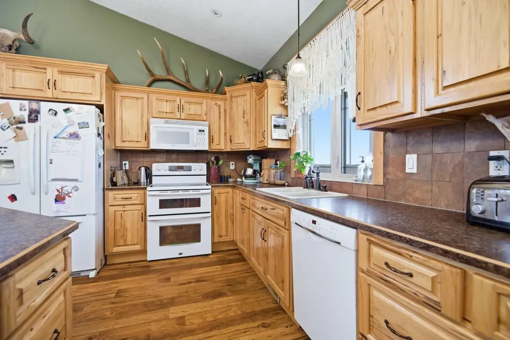 19472 Township Road 355 Big Valley AB T0J 0J0