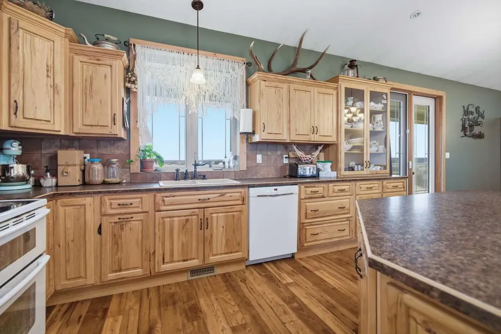 19472 Township Road 355 Big Valley AB T0J 0J0