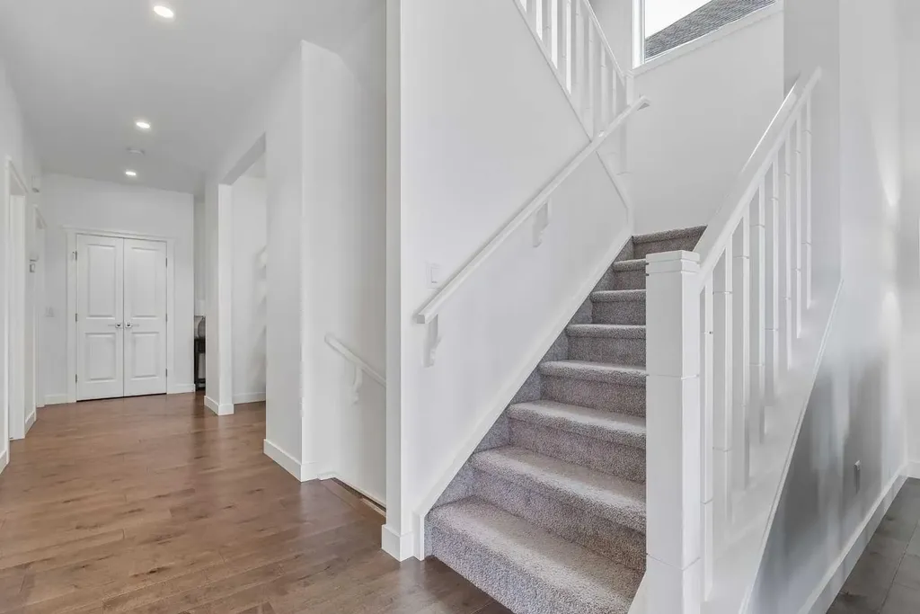 35 Mahogany Park SE Calgary AB T3M 2J9