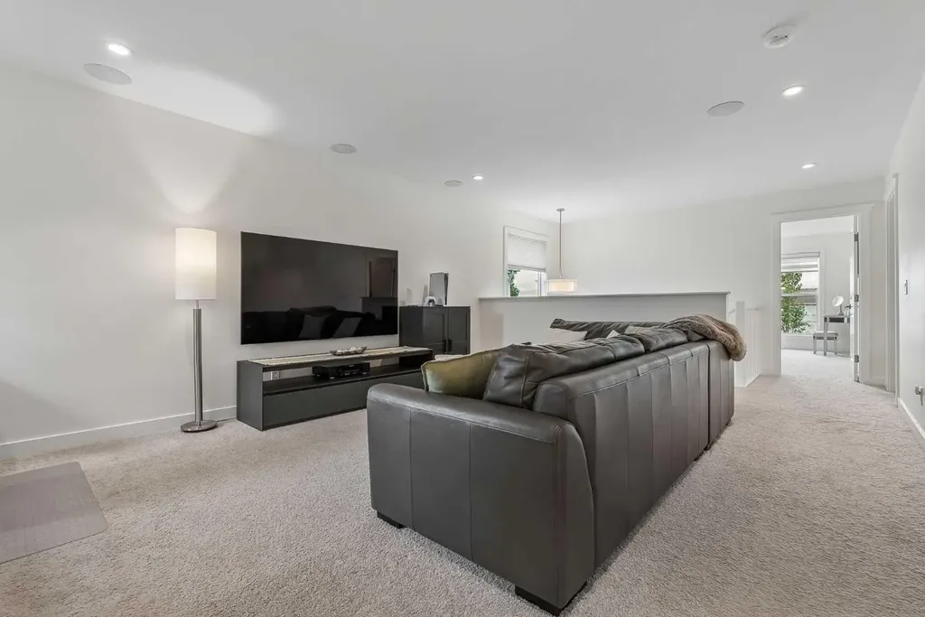 35 Mahogany Park SE Calgary AB T3M 2J9