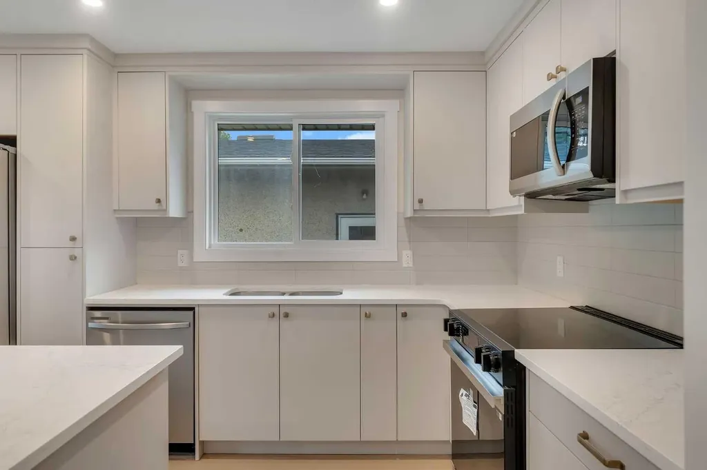 3410 30a Avenue SE Calgary AB T2B 0H6