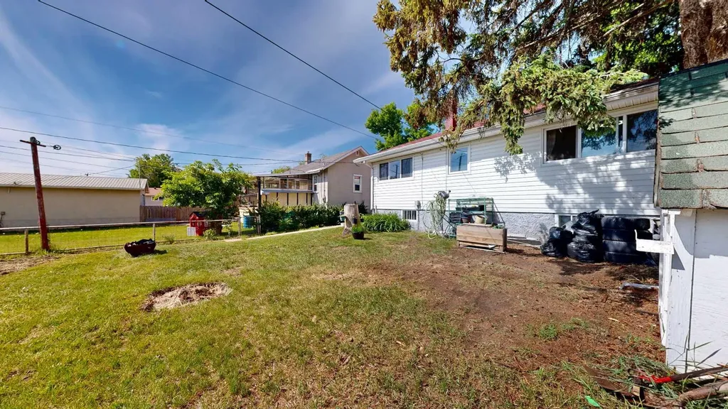 5009 44 Street Stettler AB T4K 1A3