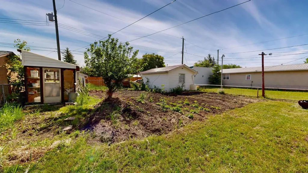 5009 44 Street Stettler AB T4K 1A3