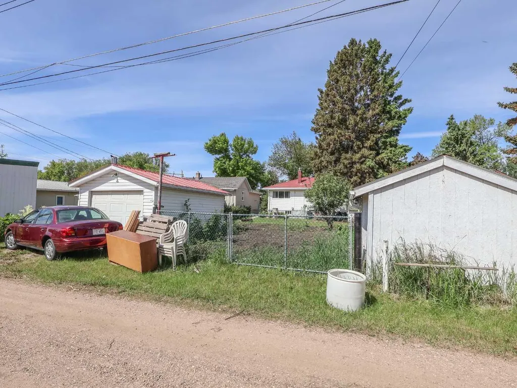 5009 44 Street Stettler AB T4K 1A3