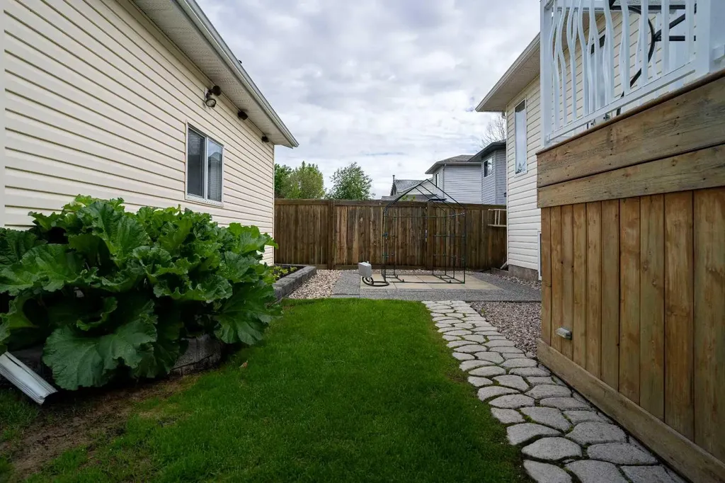 103 Laffont Way Fort Mcmurray AB T9H 2P9
