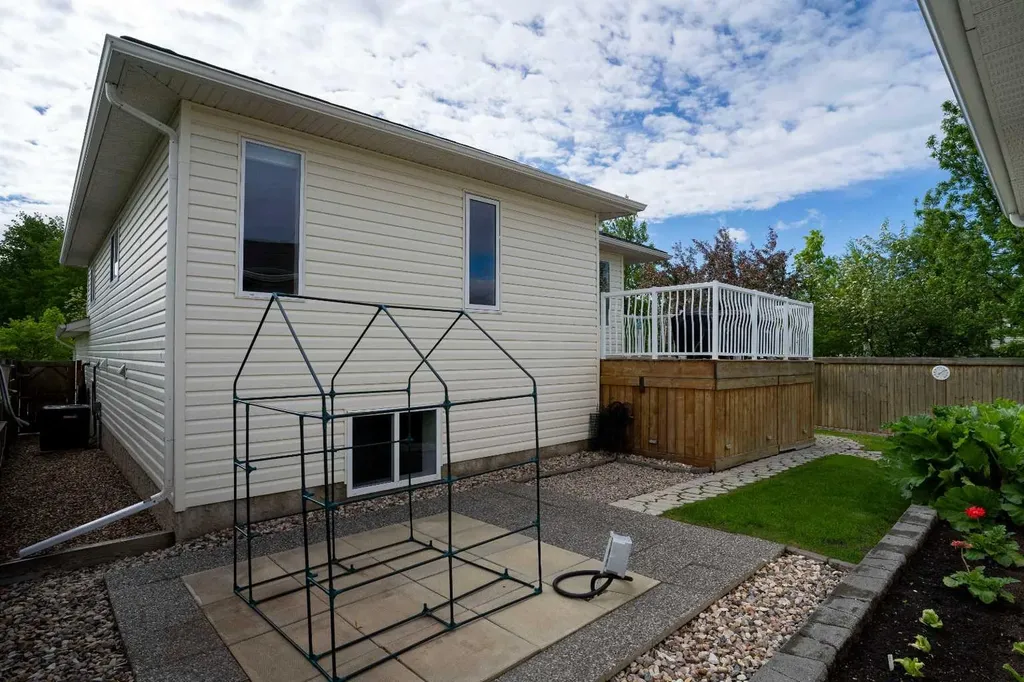 103 Laffont Way Fort Mcmurray AB T9H 2P9