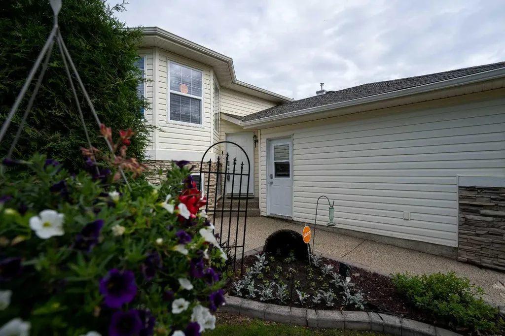 103 Laffont Way Fort Mcmurray AB T9H 2P9