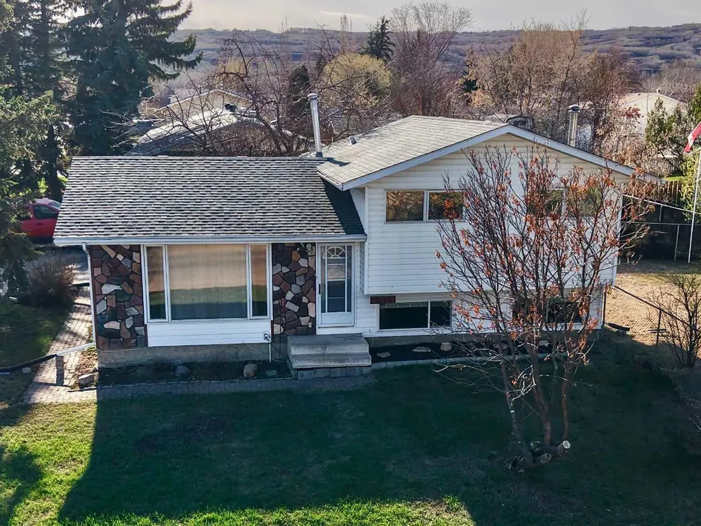 9714 77 Avenue Peace River AB T8S 1C9