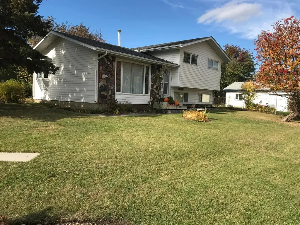 9714 77 Avenue Peace River AB T8S 1C9