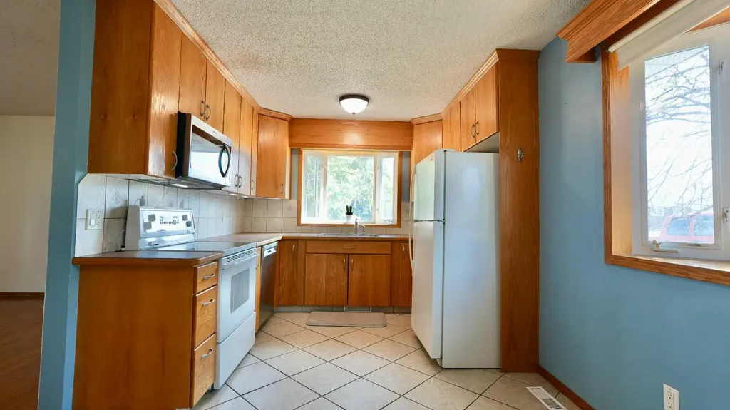 9714 77 Avenue Peace River AB T8S 1C9