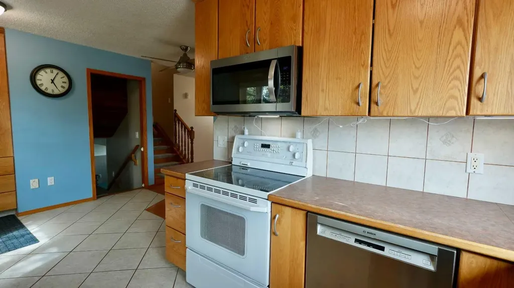 9714 77 Avenue Peace River AB T8S 1C9