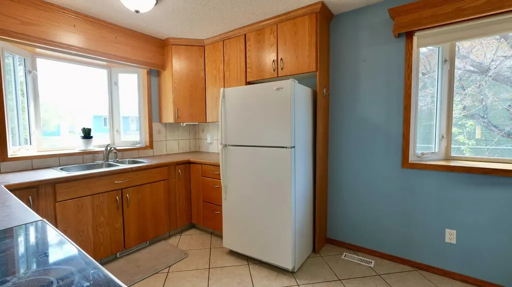 9714 77 Avenue Peace River AB T8S 1C9