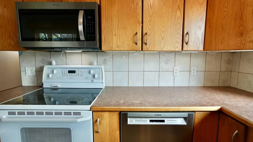 9714 77 Avenue Peace River AB T8S 1C9