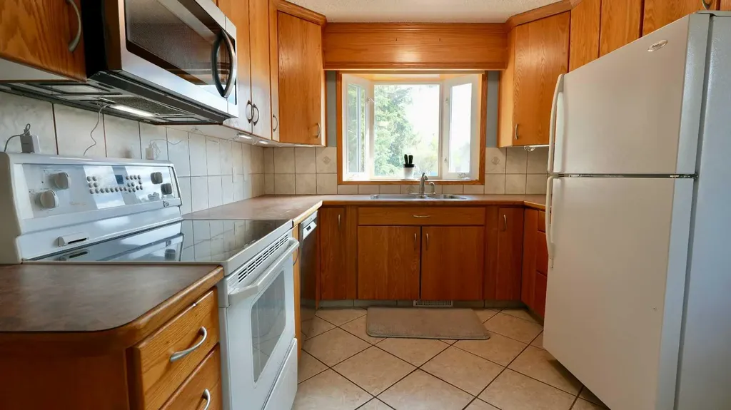 9714 77 Avenue Peace River AB T8S 1C9