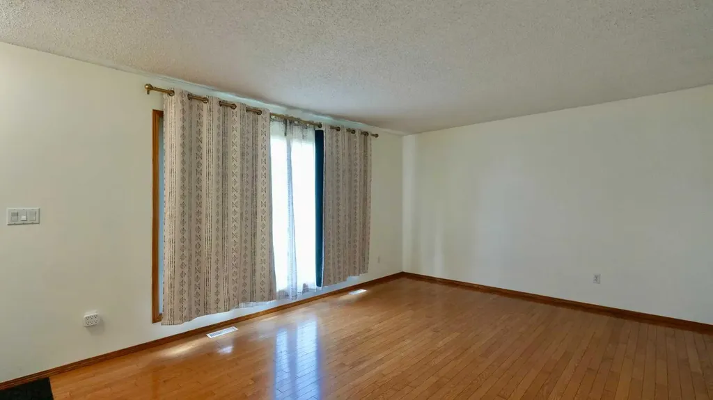 9714 77 Avenue Peace River AB T8S 1C9