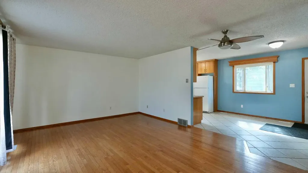 9714 77 Avenue Peace River AB T8S 1C9