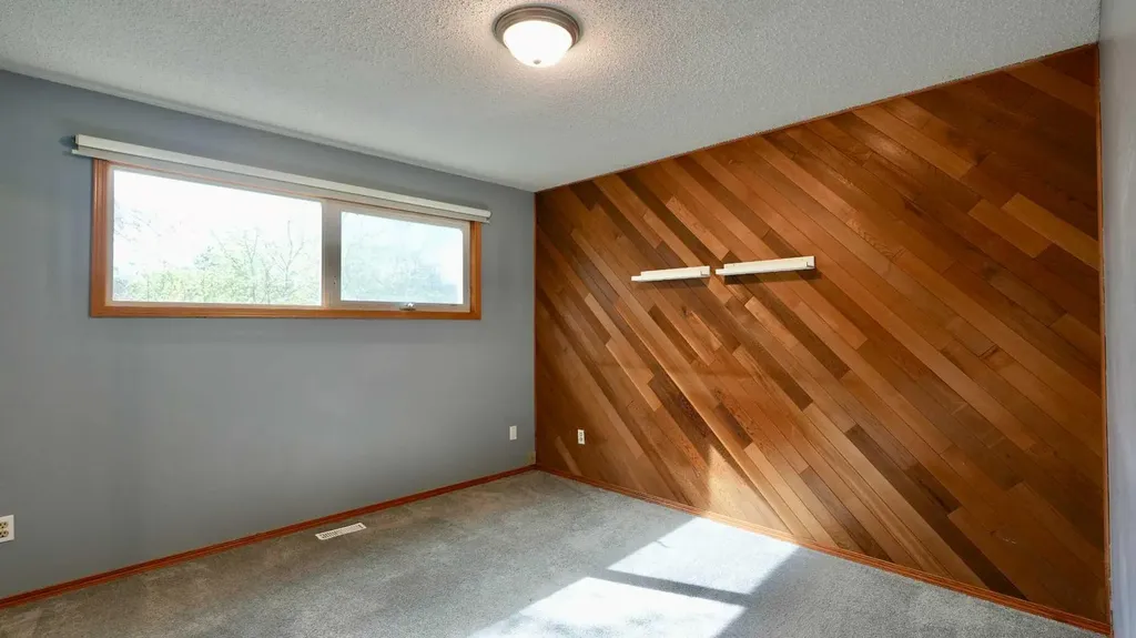 9714 77 Avenue Peace River AB T8S 1C9