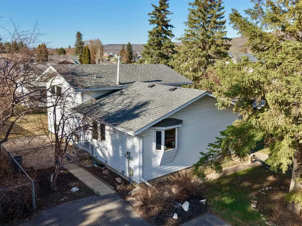 9714 77 Avenue Peace River AB T8S 1C9