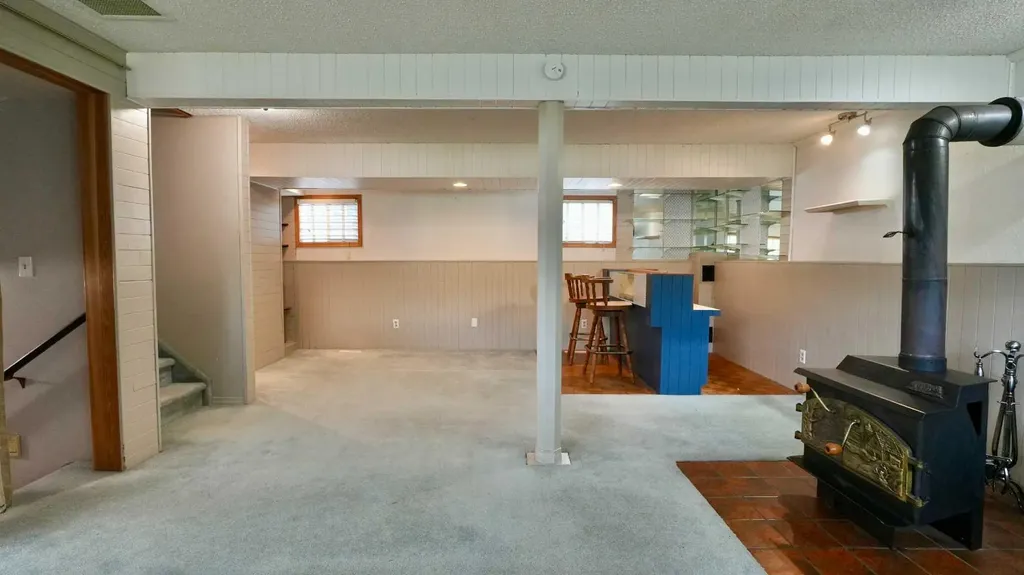 9714 77 Avenue Peace River AB T8S 1C9