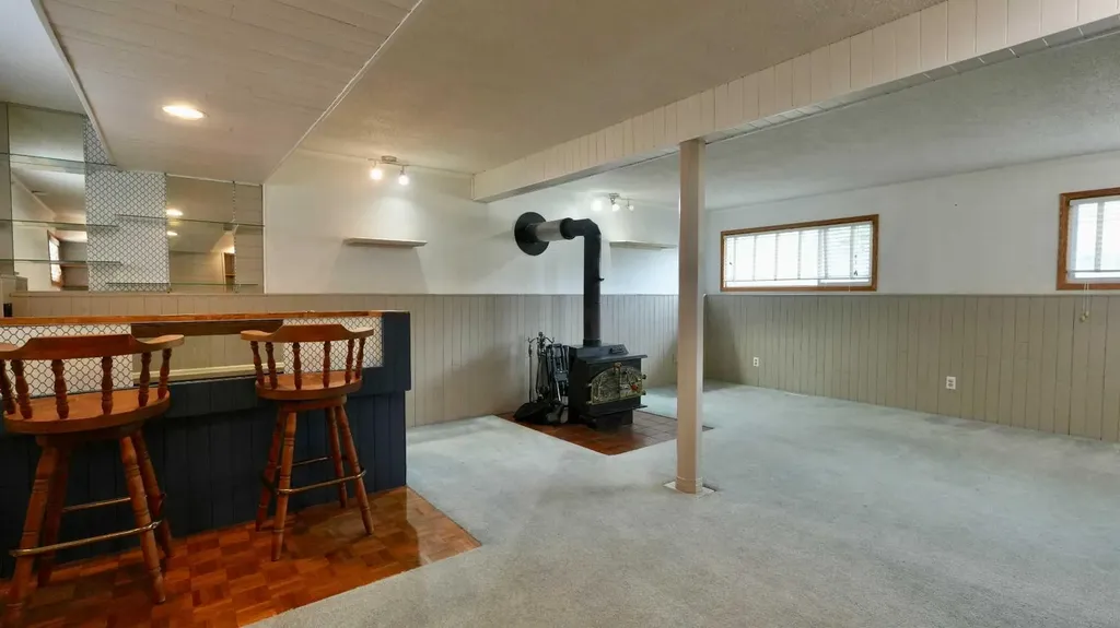 9714 77 Avenue Peace River AB T8S 1C9