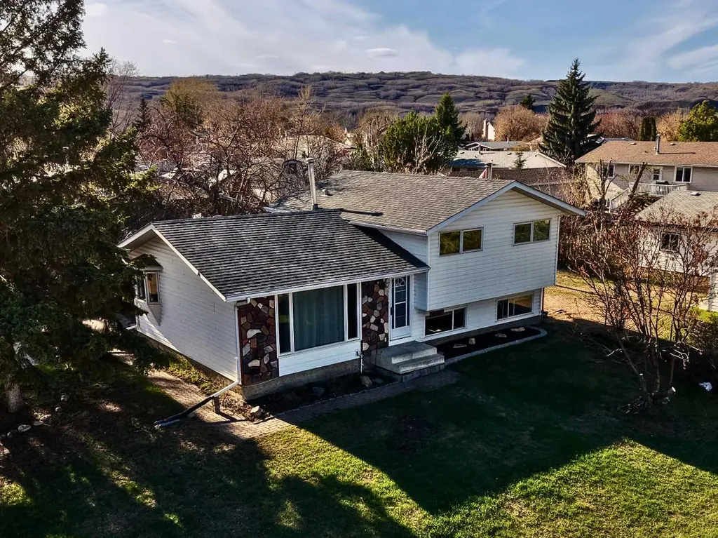 9714 77 Avenue Peace River AB T8S 1C9