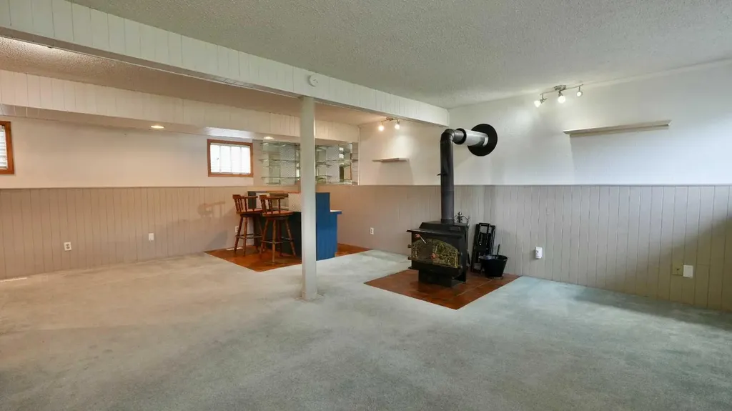 9714 77 Avenue Peace River AB T8S 1C9