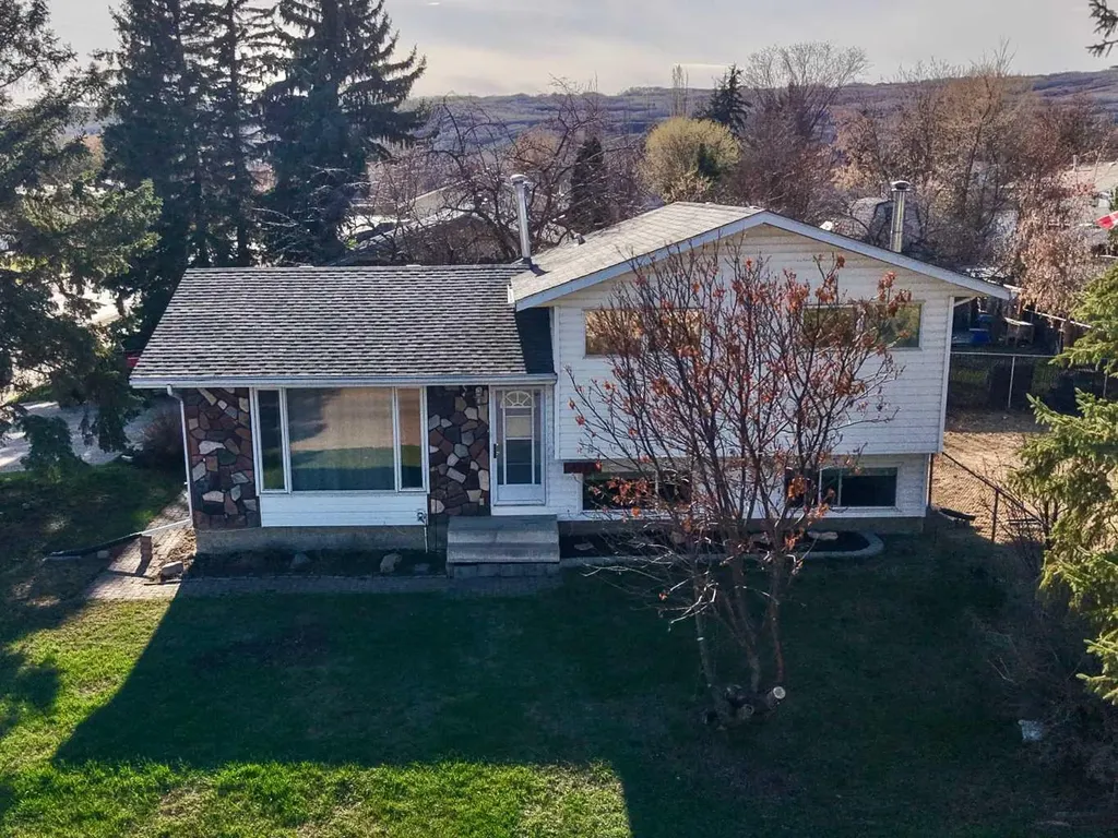 9714 77 Avenue Peace River AB T8S 1C9