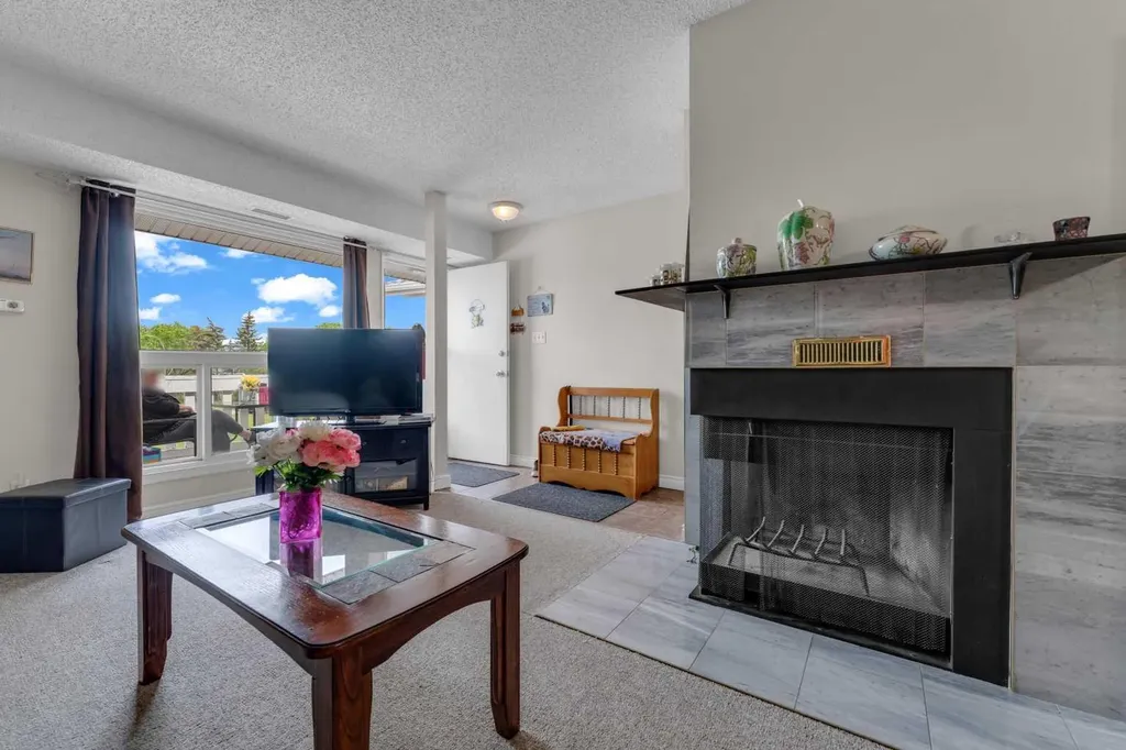 2703 79 Street Edmonton AB T6K 3Z6