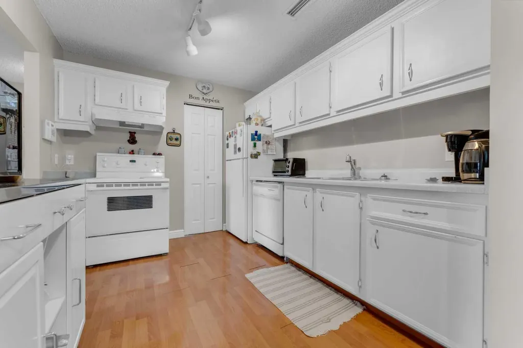 2703 79 Street Edmonton AB T6K 3Z6