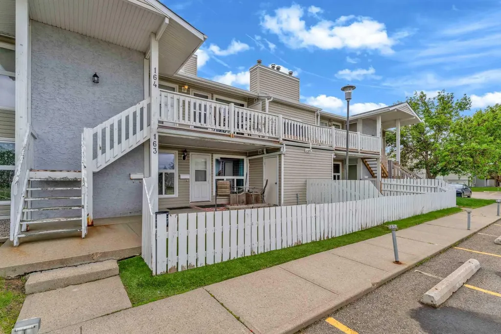 2703 79 Street Edmonton AB T6K 3Z6
