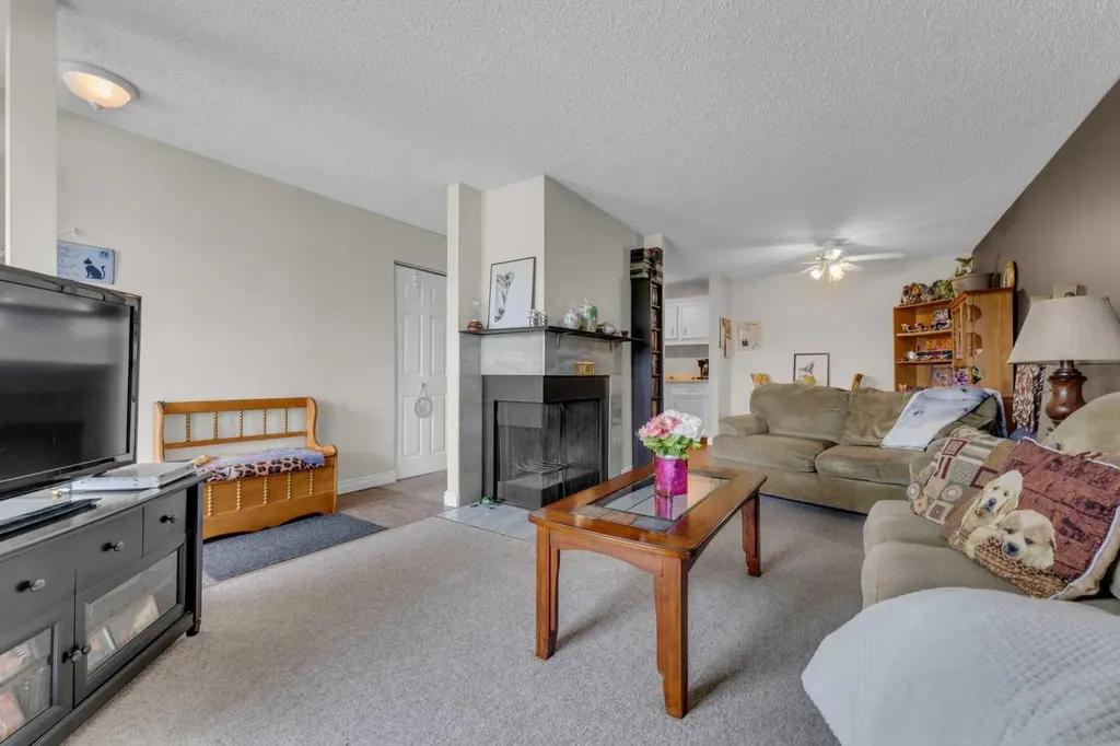 2703 79 Street Edmonton AB T6K 3Z6