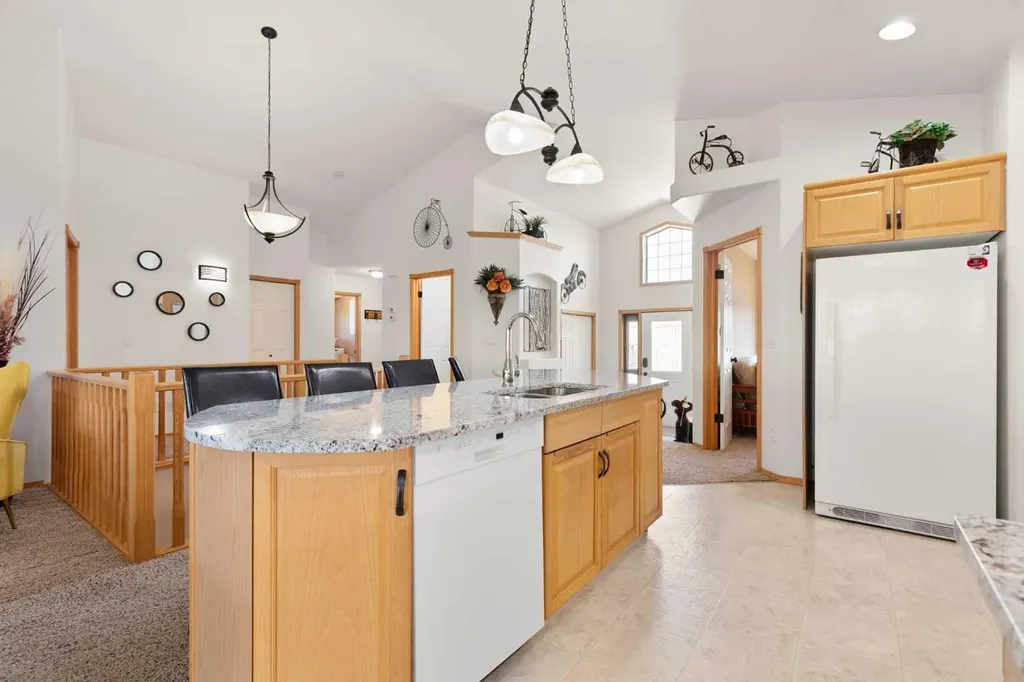 18 Riverview Drive SE Redcliff AB T0J2P0