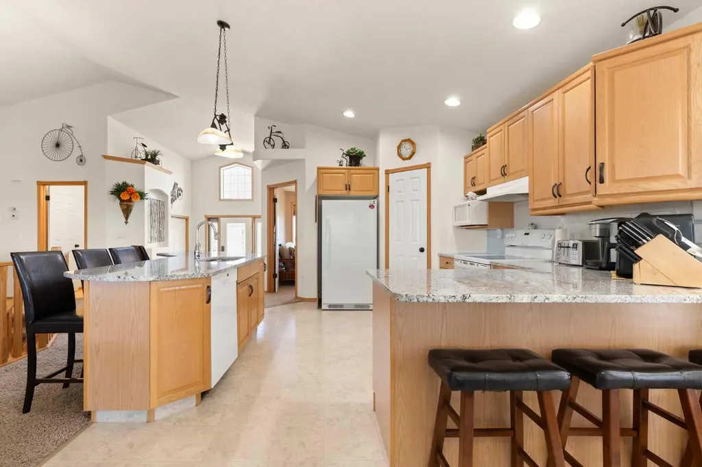 18 Riverview Drive SE Redcliff AB T0J2P0