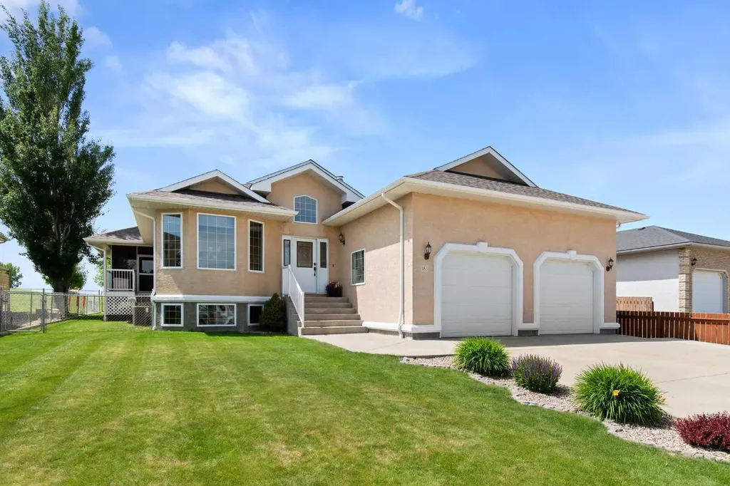 18 Riverview Drive SE Redcliff AB T0J2P0