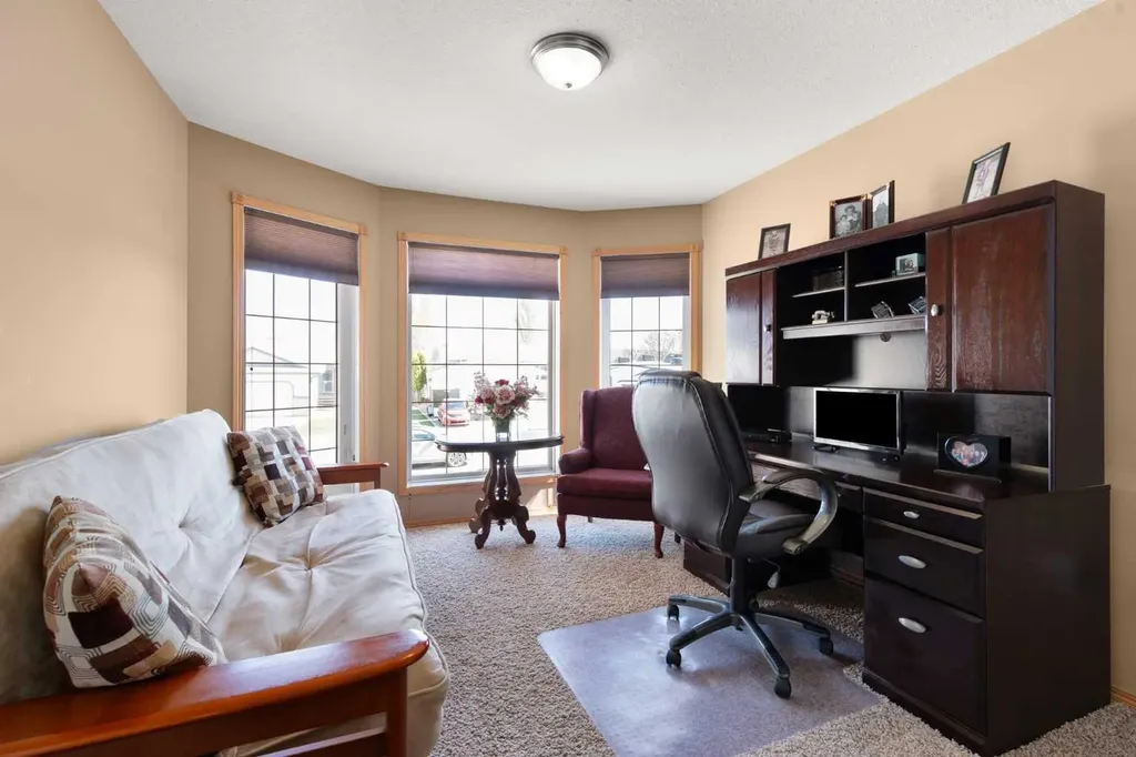 18 Riverview Drive SE Redcliff AB T0J2P0