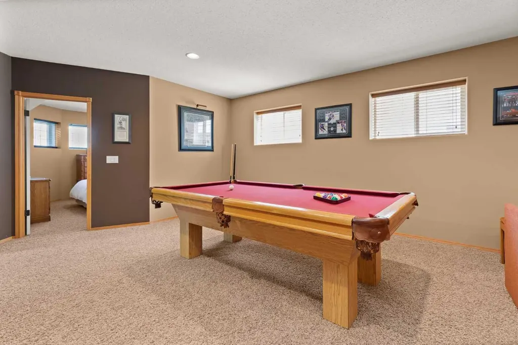 18 Riverview Drive SE Redcliff AB T0J2P0