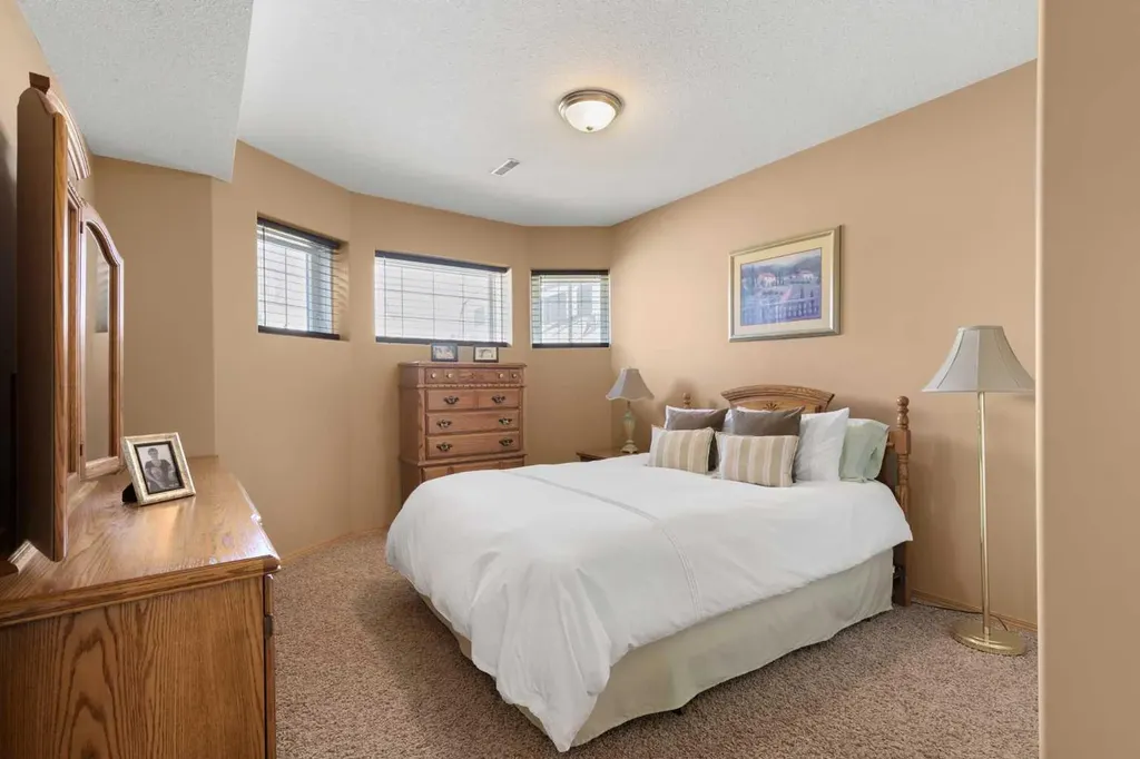 18 Riverview Drive SE Redcliff AB T0J2P0