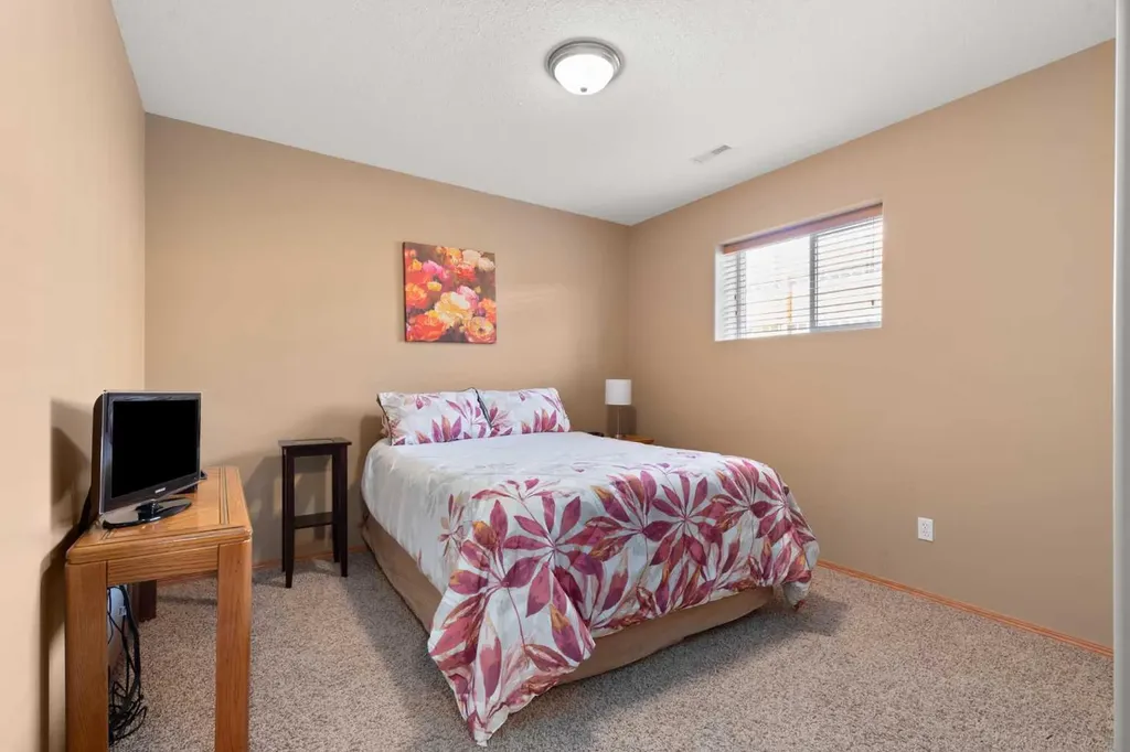 18 Riverview Drive SE Redcliff AB T0J2P0