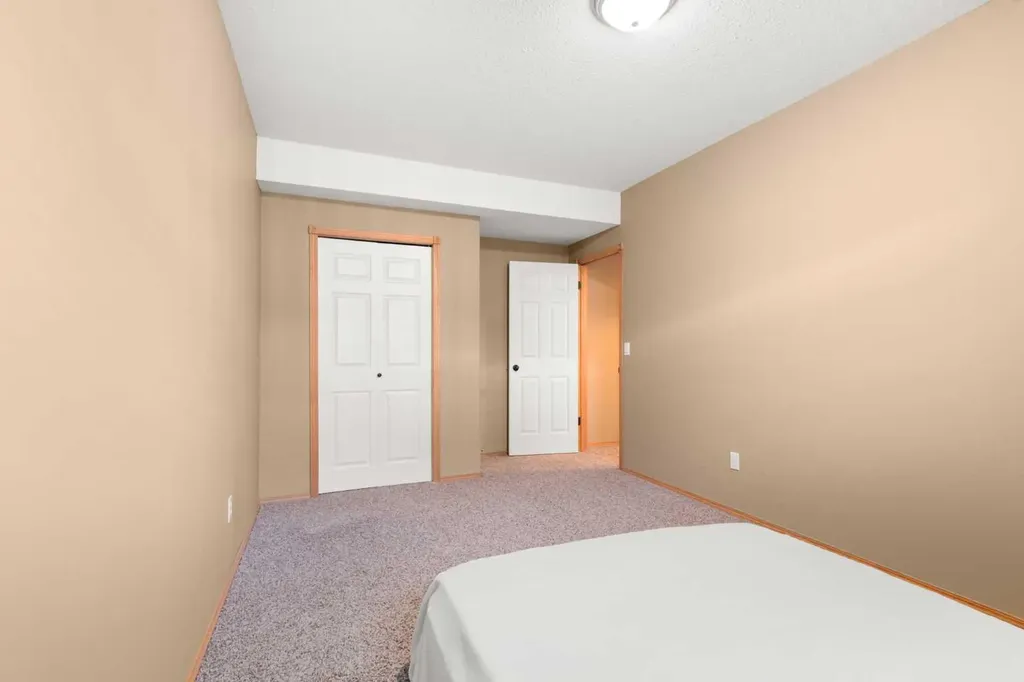 18 Riverview Drive SE Redcliff AB T0J2P0