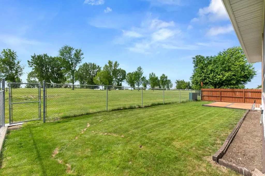 18 Riverview Drive SE Redcliff AB T0J2P0