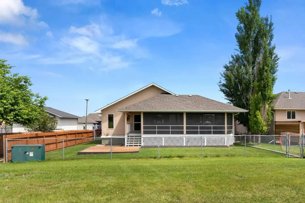 18 Riverview Drive SE Redcliff AB T0J2P0