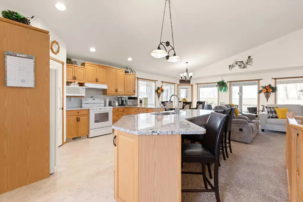 18 Riverview Drive SE Redcliff AB T0J2P0