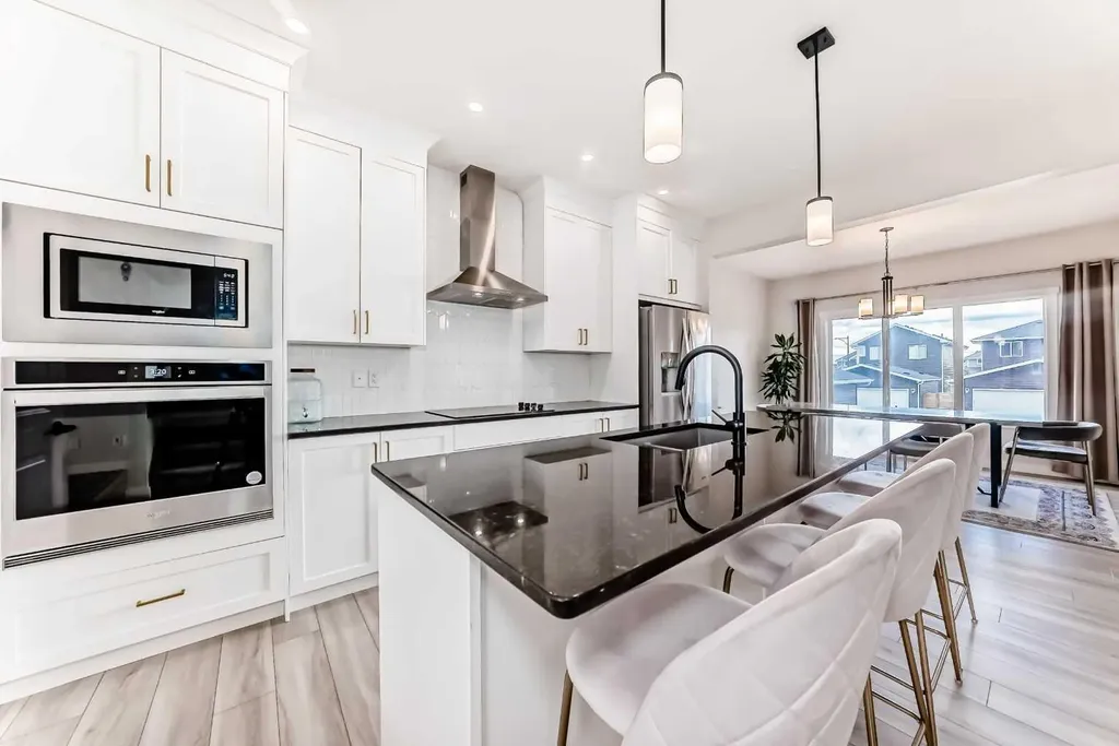 1104 Bayview Gardens SW Airdrie AB T4B 5K4