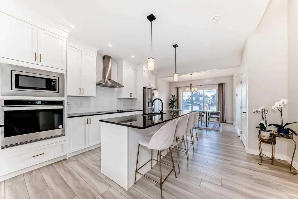 1104 Bayview Gardens SW Airdrie AB T4B 5K4