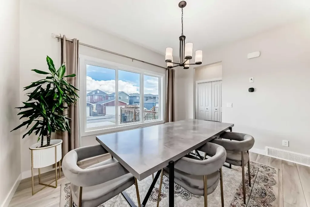 1104 Bayview Gardens SW Airdrie AB T4B 5K4